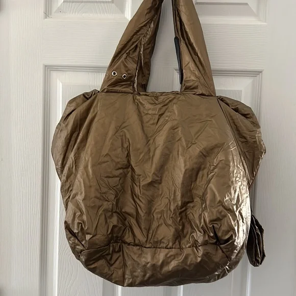 See By Chloe Gold Metallic Bag - Picture 5 of 13